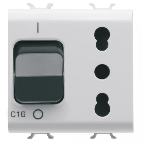 Interlocked switched socket-outlet 